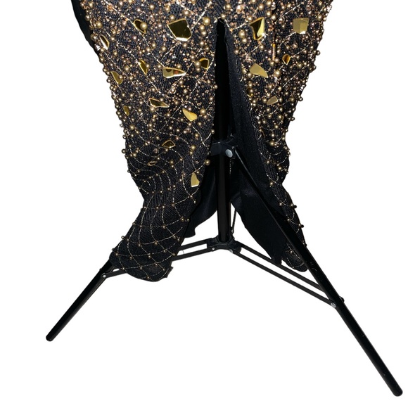 Broken glass gown - Picture 5 of 9